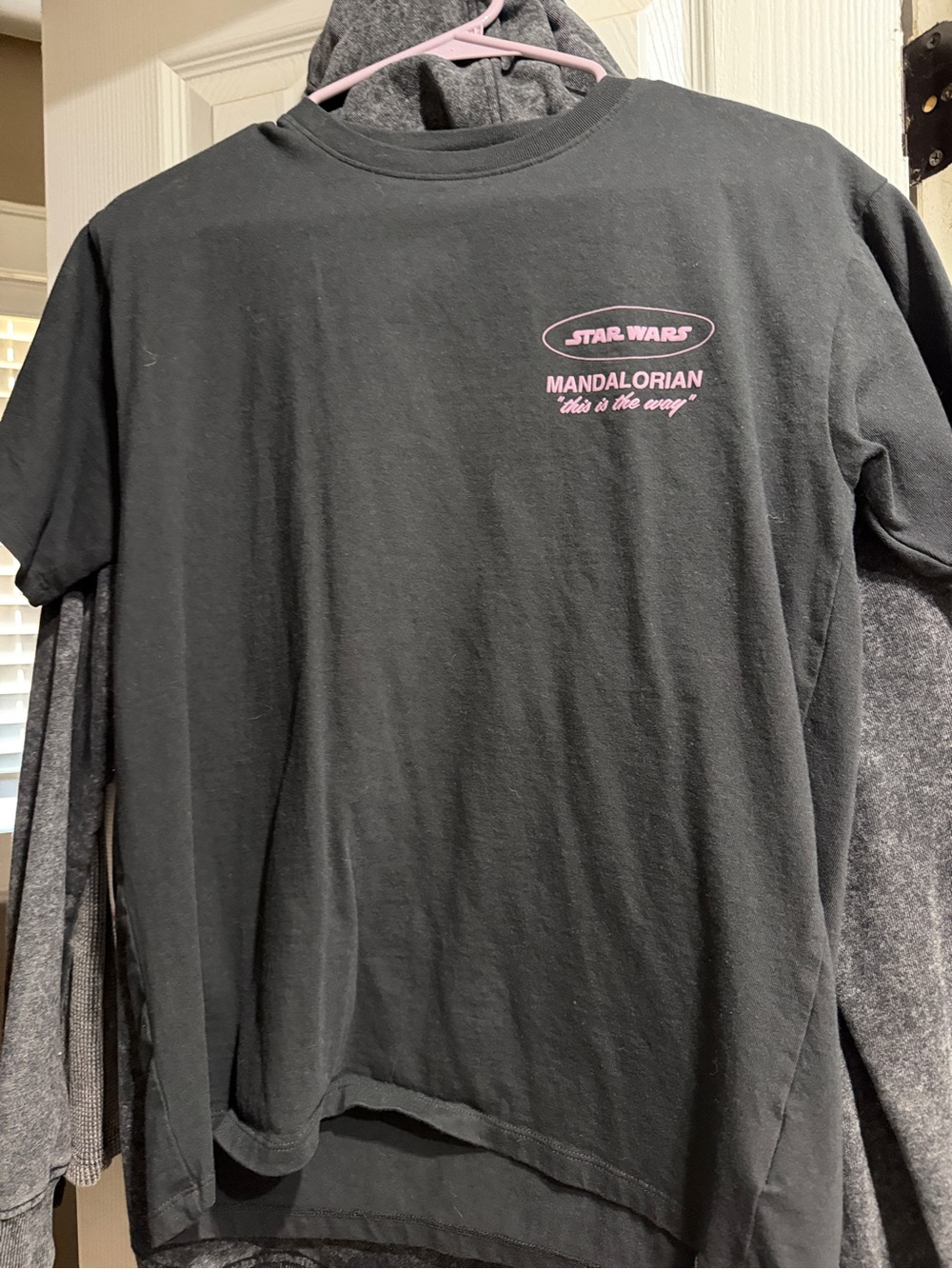 Star Wars The Mandalorian kids Black Graphic T‑Shirt - Pink Logo